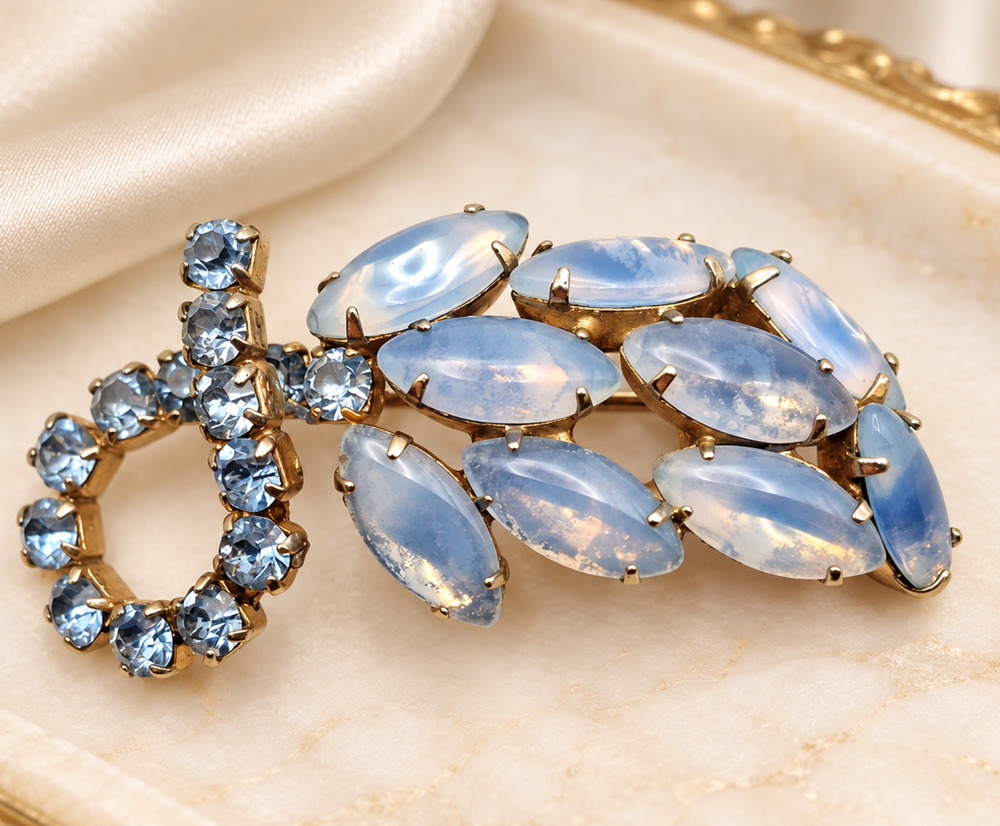 Vintage Verified Juliana D&E Blue Givre Glass Leaf Brooch Rhinestone Loop Rare
